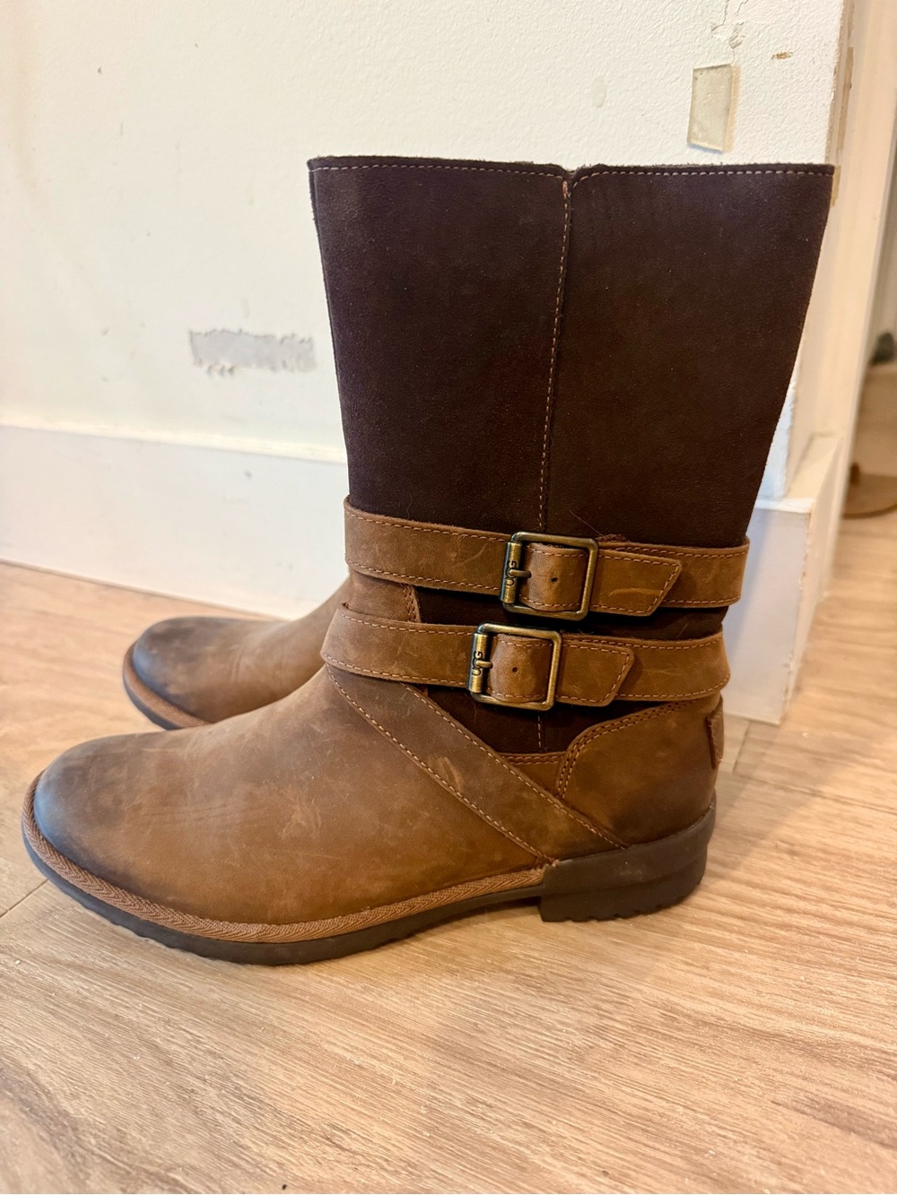 Ugg Lorna Boot barely worn